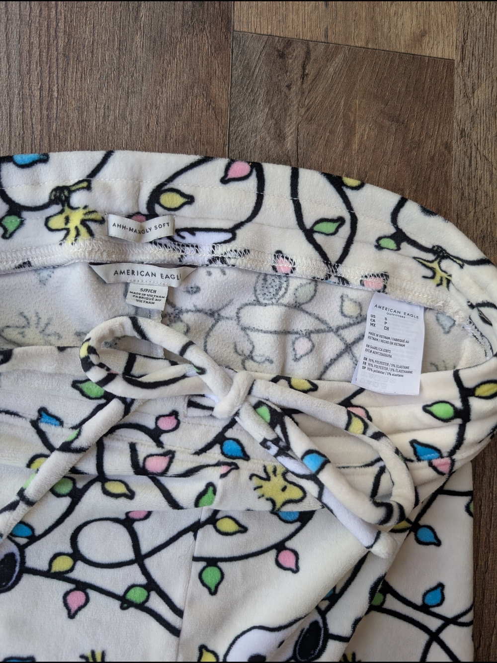 American Eagle Outfitters Cream Snoopy Holiday Light Print Pajama Leggings - Picture 2 of 3